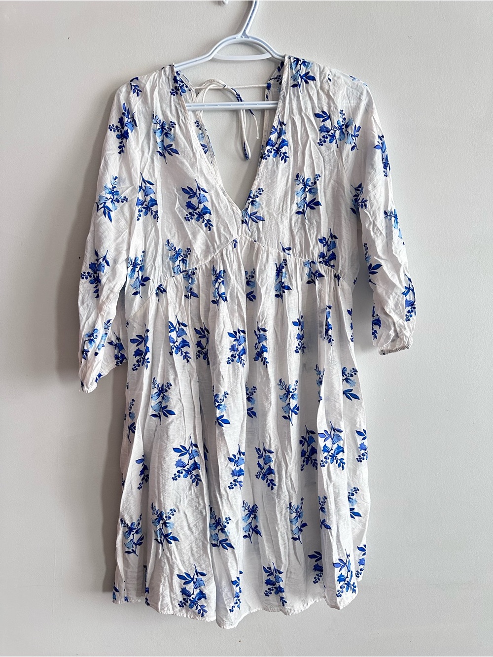 H&M White Dress with Blue Floral Print - Picture 1 of 3